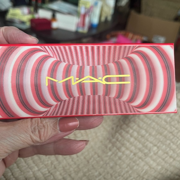 MAC Step Bright Up Extra Dimension Skinfinish Trio Palette in Shade Medium Deep - Picture 2 of 3